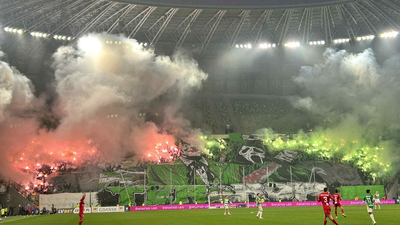 Oprawa i piro na meczu z Widzewem Łódź - White Green Terror [OPRAWA]